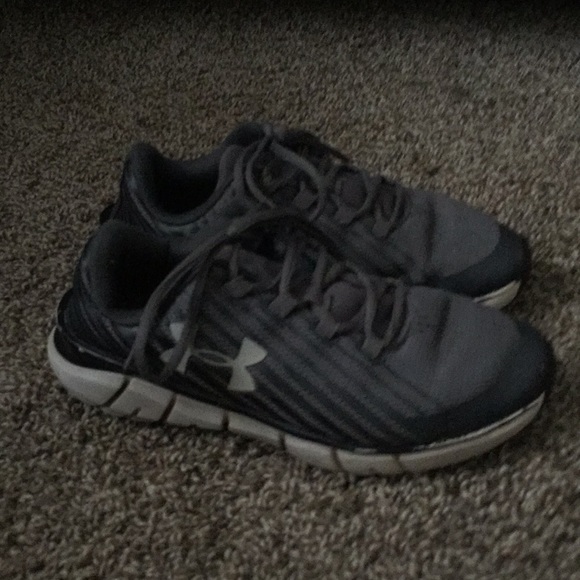 Under armour shoes - Picture 3 of 3